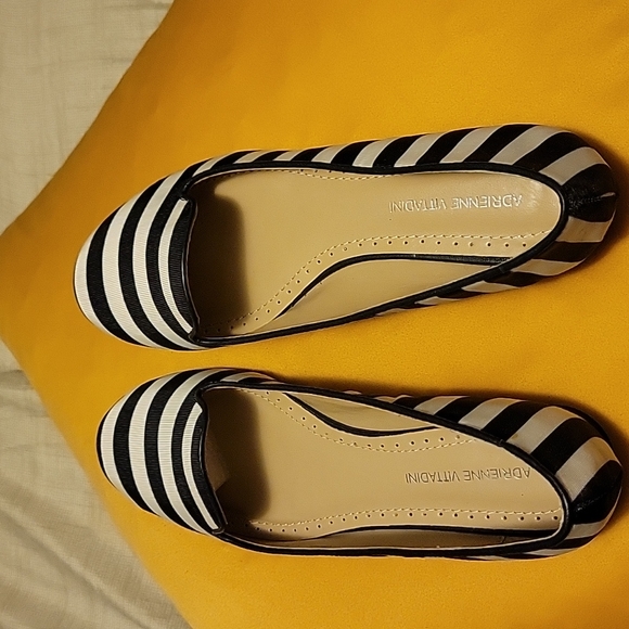 NEW WITHOUT TAGS Adrienne Vittadini Navy/White Shoes - Picture 4 of 11